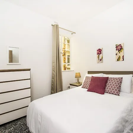 Apartamento Charming 3 Bedroom Flat, Theoria Travel